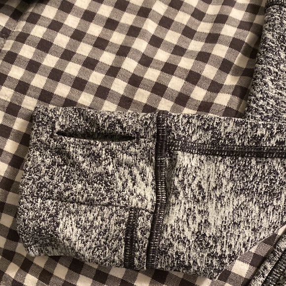 Lululemon - Picture 3 of 5